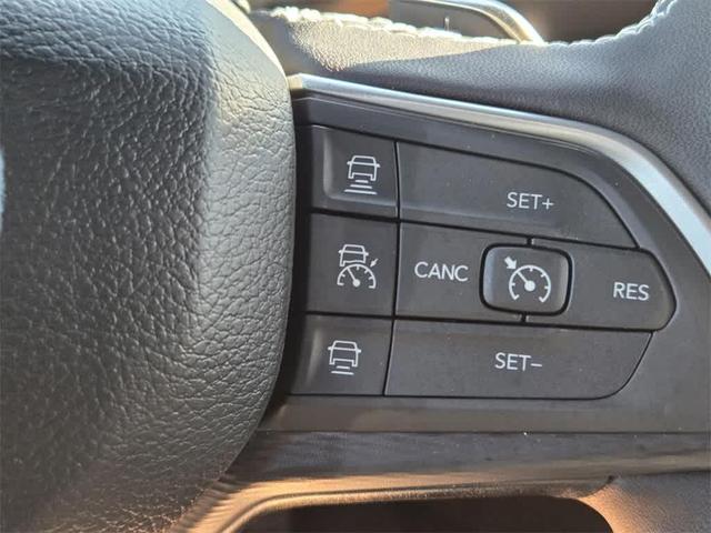 Photo of 2025 Metallic Jeep Grand Cherokee
