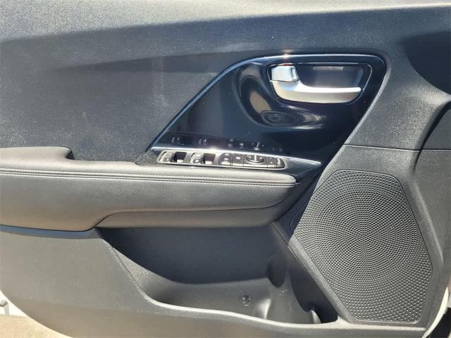 Photo of 2022 Snow White Pearl Kia Niro EV