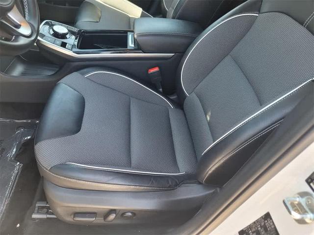 Photo of 2022 Snow White Pearl Kia Niro EV