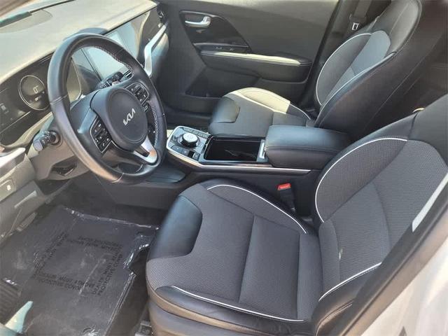 Photo of 2022 Snow White Pearl Kia Niro EV