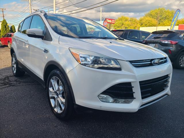 Photo of 2015 White Platinum Metallic Tri-Coat Ford Escape