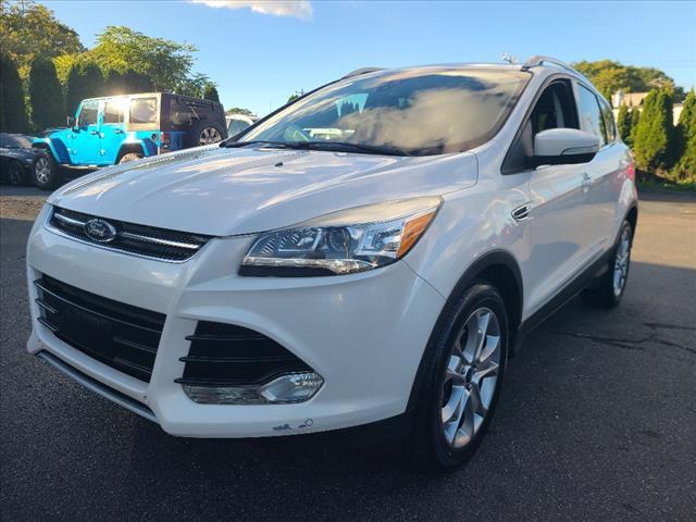 Photo of 2015 White Platinum Metallic Tri-Coat Ford Escape