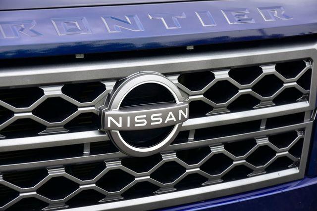Photo of 2022 Deep Blue Pearl Nissan Frontier