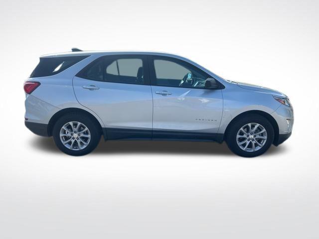 Photo of 2021 Silver Ice Metallic Chevrolet Equinox