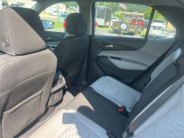 Photo of 2021 Silver Ice Metallic Chevrolet Equinox