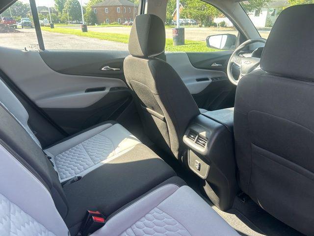 Photo of 2021 Silver Ice Metallic Chevrolet Equinox