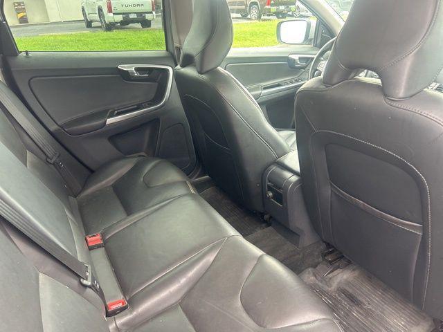 Photo of 2016 Bright Silver Metallic Volvo XC60