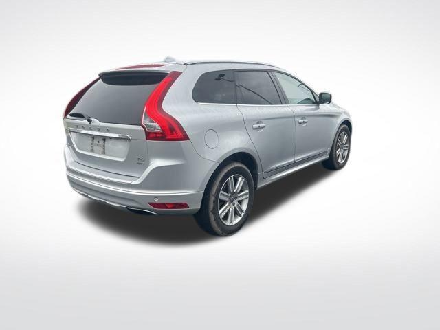 Photo of 2016 Bright Silver Metallic Volvo XC60