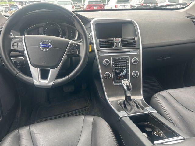 Photo of 2016 Bright Silver Metallic Volvo XC60