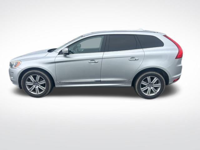 Photo of 2016 Bright Silver Metallic Volvo XC60