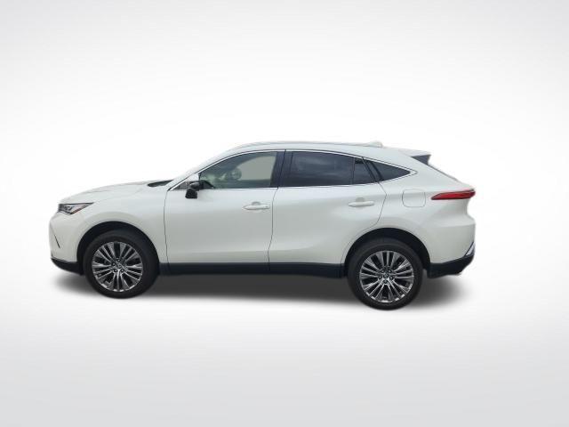 Photo of 2022 Blizzard Pearl Toyota Venza