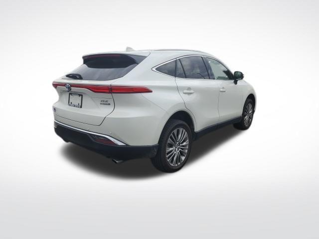 Photo of 2022 Blizzard Pearl Toyota Venza