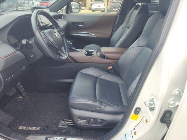 Photo of 2022 Blizzard Pearl Toyota Venza