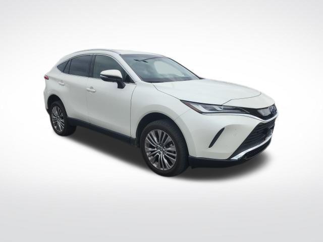 Photo of 2022 Blizzard Pearl Toyota Venza