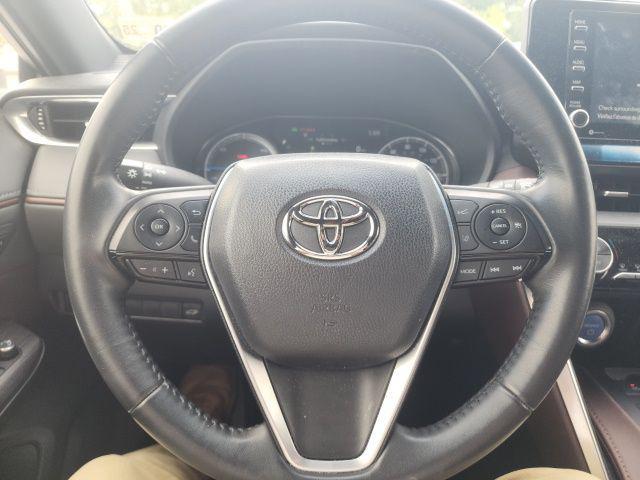 Photo of 2022 Blizzard Pearl Toyota Venza