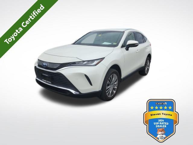 Photo of 2022 Blizzard Pearl Toyota Venza