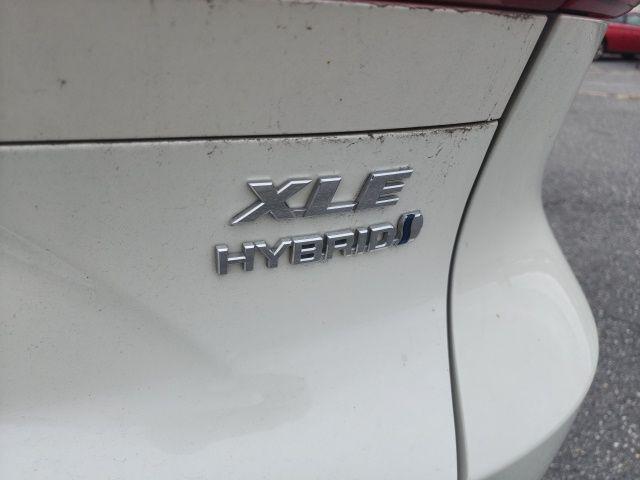 Photo of 2022 Blizzard Pearl Toyota Venza