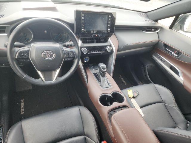 Photo of 2022 Blizzard Pearl Toyota Venza