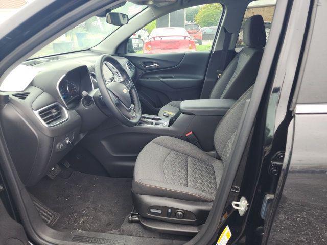 Photo of 2023 Mosaic Black Metallic Chevrolet Equinox