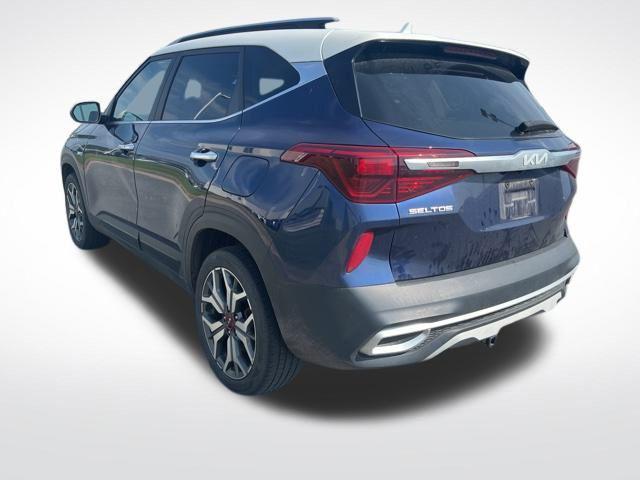 Photo of 2022 Dark Ocean Blue/White Roof Kia Seltos