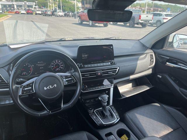 Photo of 2022 Dark Ocean Blue/White Roof Kia Seltos