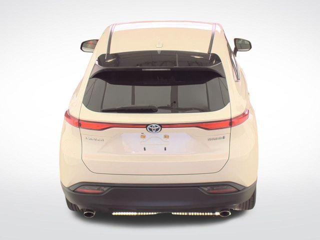 Photo of 2021 Blizzard Pearl Toyota Venza
