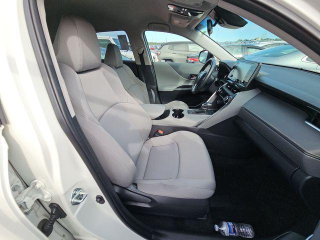 Photo of 2021 Blizzard Pearl Toyota Venza