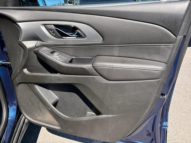 Photo of 2022 Northsky Blue Metallic Chevrolet Traverse