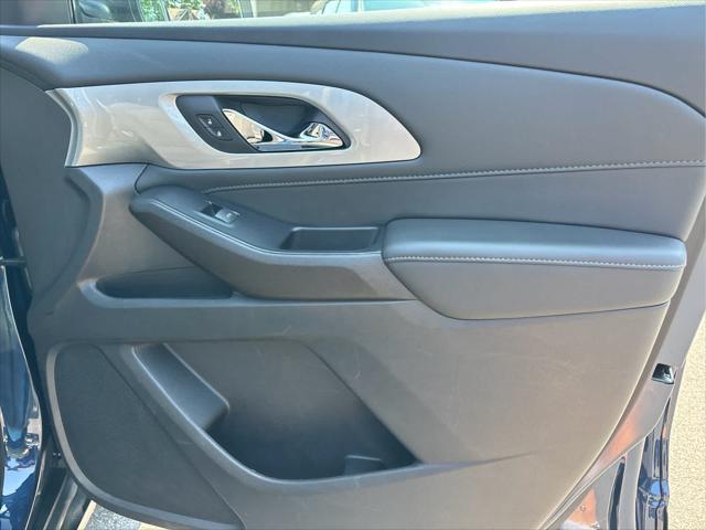 Photo of 2022 Northsky Blue Metallic Chevrolet Traverse