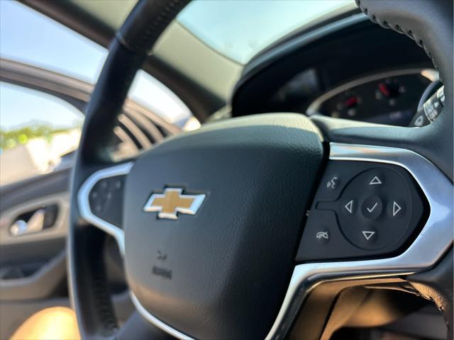 Photo of 2022 Northsky Blue Metallic Chevrolet Traverse