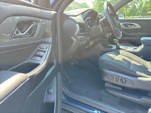 Photo of 2022 Northsky Blue Metallic Chevrolet Traverse
