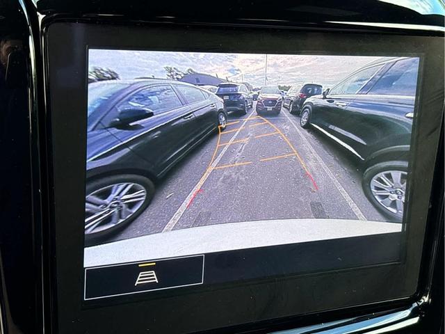Photo of 2023 Summit White Chevrolet Traverse