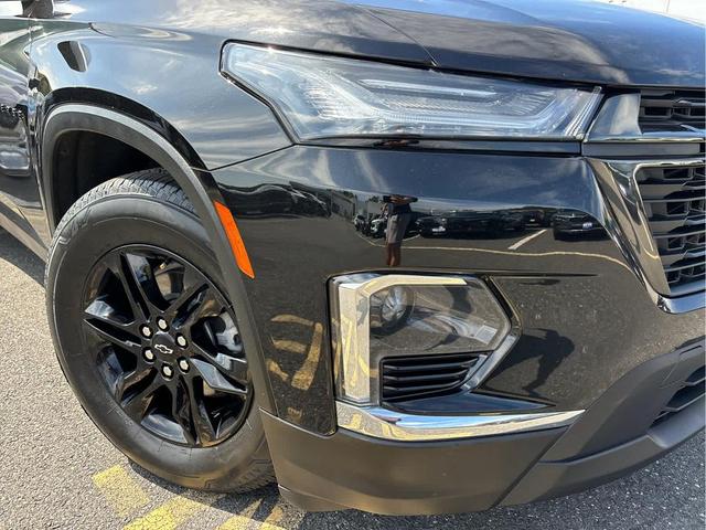 Photo of 2023 Mosaic Black Metallic Chevrolet Traverse