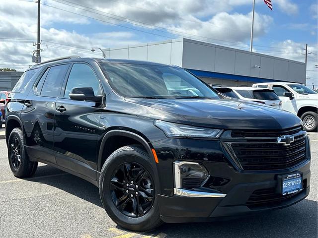Photo of 2023 Mosaic Black Metallic Chevrolet Traverse