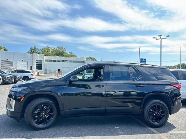Photo of 2023 Mosaic Black Metallic Chevrolet Traverse