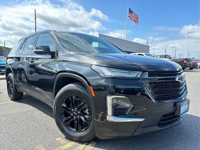 Photo of 2023 Mosaic Black Metallic Chevrolet Traverse