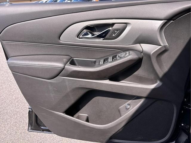 Photo of 2023 Mosaic Black Metallic Chevrolet Traverse
