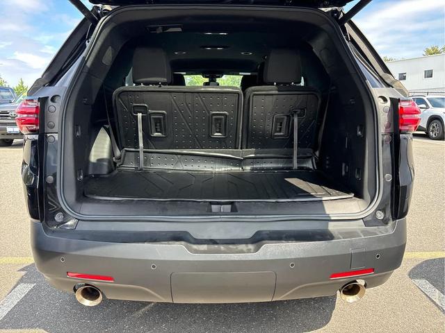 Photo of 2023 Mosaic Black Metallic Chevrolet Traverse