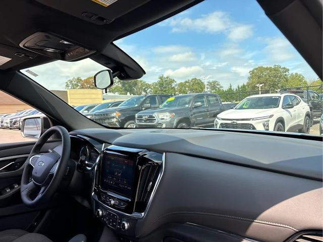 Photo of 2023 Mosaic Black Metallic Chevrolet Traverse