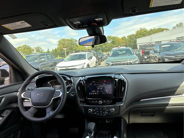 Photo of 2023 Mosaic Black Metallic Chevrolet Traverse