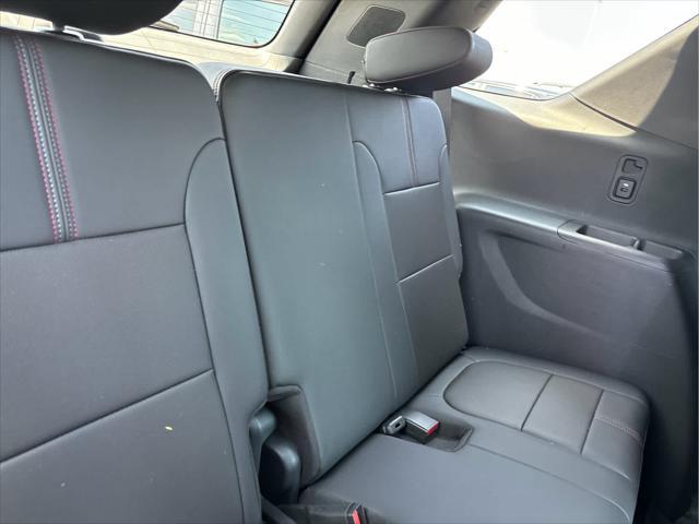 Photo of 2023 Mosaic Black Metallic Chevrolet Traverse
