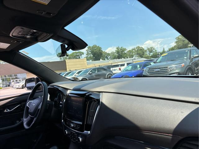 Photo of 2023 Mosaic Black Metallic Chevrolet Traverse