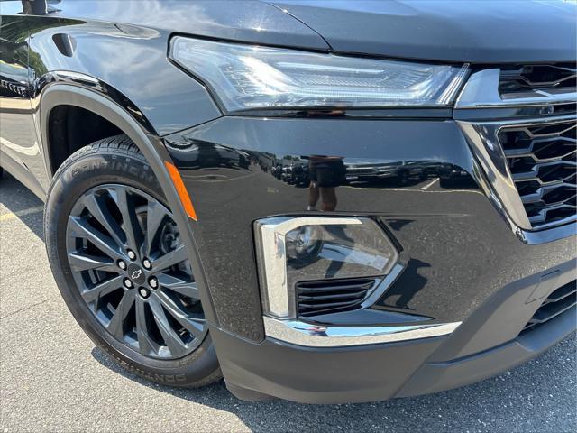 Photo of 2023 Mosaic Black Metallic Chevrolet Traverse