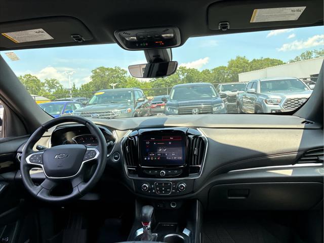 Photo of 2023 Mosaic Black Metallic Chevrolet Traverse