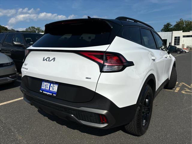 Photo of 2023 Glacier White Pearl/Ebony Black Roof Kia Sportage