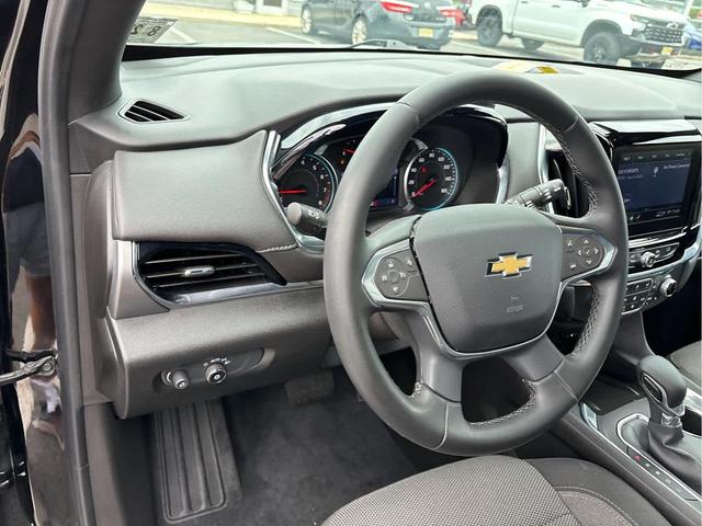 Photo of 2023 Mosaic Black Metallic Chevrolet Traverse