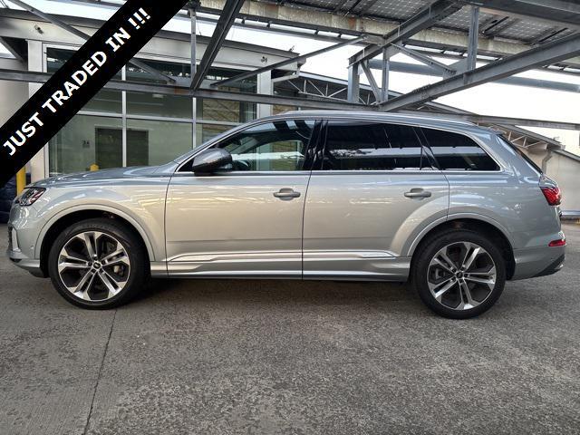 Photo of 2023 Satellite Silver Metallic Audi Q7