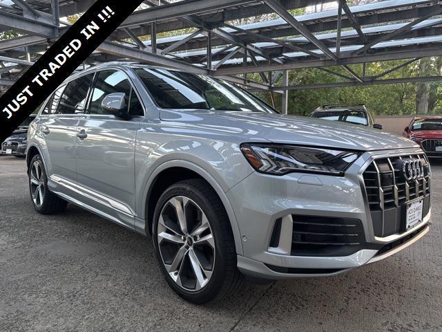 Photo of 2023 Satellite Silver Metallic Audi Q7