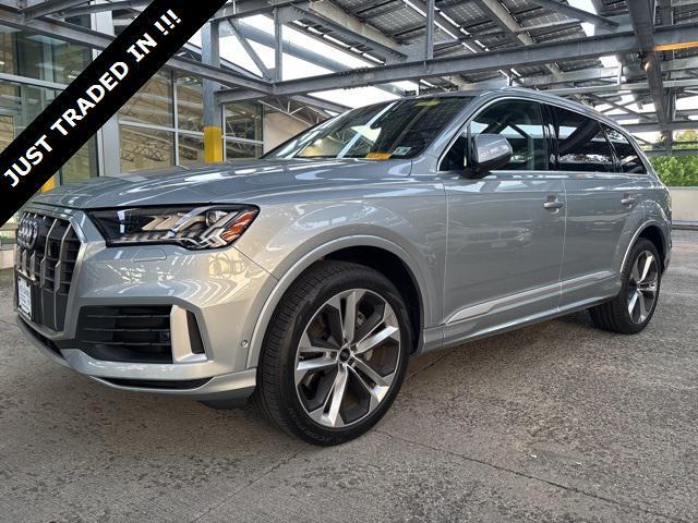 Photo of 2023 Satellite Silver Metallic Audi Q7