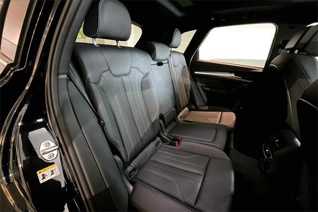 Photo of 2025 Mythos Black Metallic Audi Q5